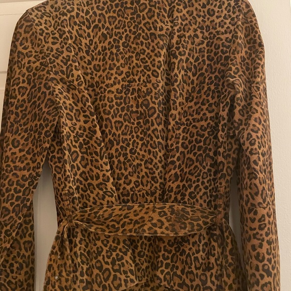 Beautiful barely worn leopard printed suede jacket - Picture 3 of 4